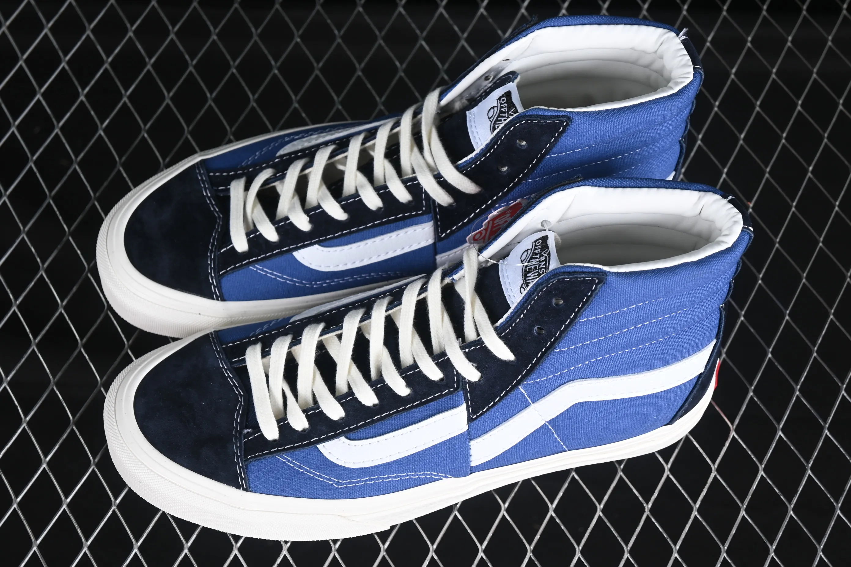 All categories Vans Vans series Vans Hi Vans high-top Vans Clash The Wall Vans fashion high-top casual sneakers VN000CNSN01